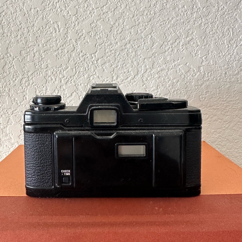 SOLD | Olympus OM10 SLR Body Black + E.ZUIKO AUTO-T 50mm f/1.8 Lens - Picture 4 of 7